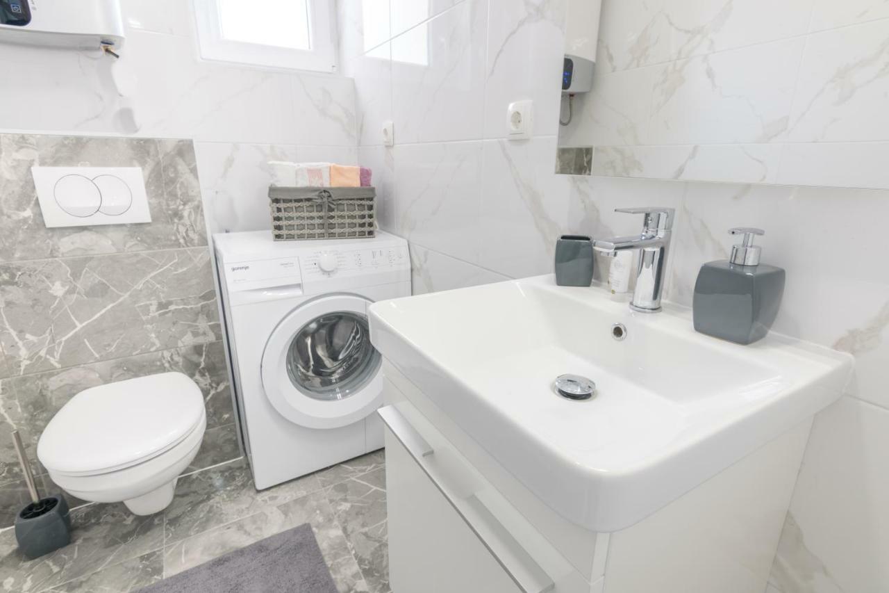 Apartmani Zora Makarska Bagian luar foto