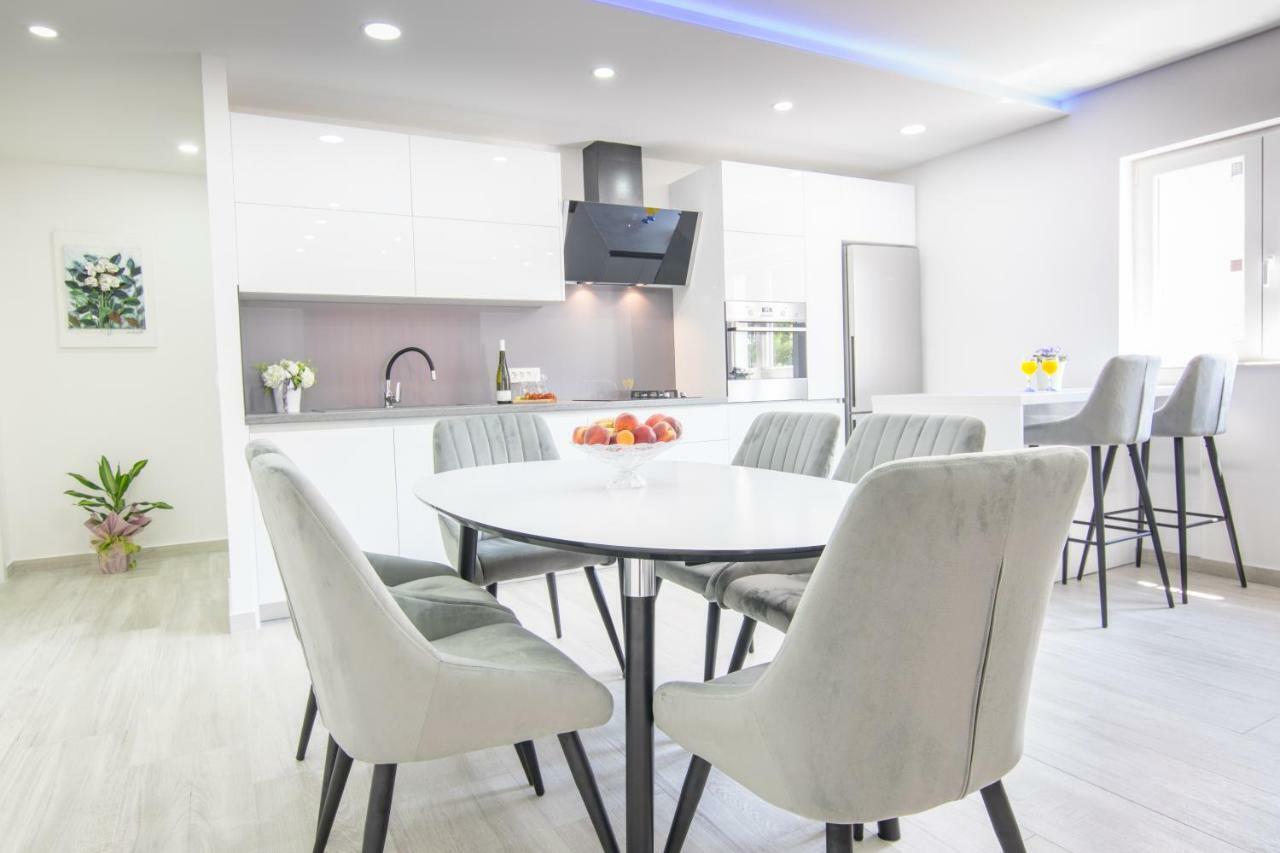 Apartmani Zora Makarska Bagian luar foto